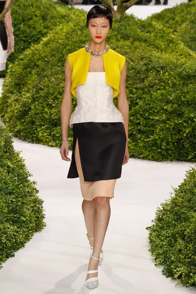 Look 30